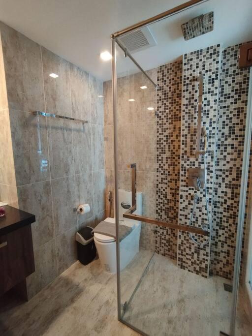 Grand Avenue Apartment *