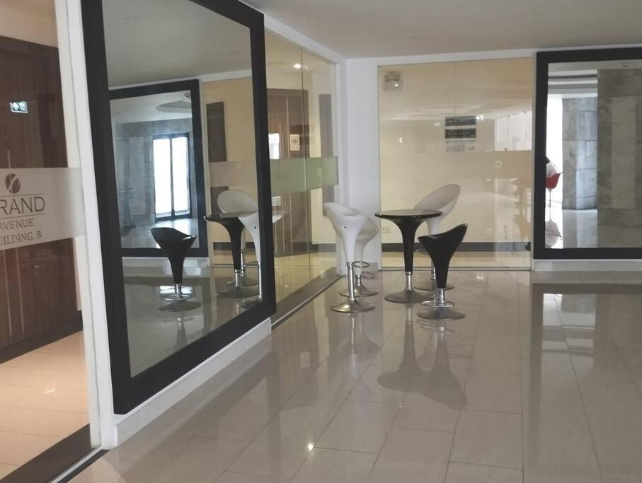 Grand Avenue Apartment