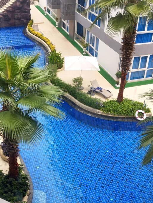 Grand Avenue Apartment *